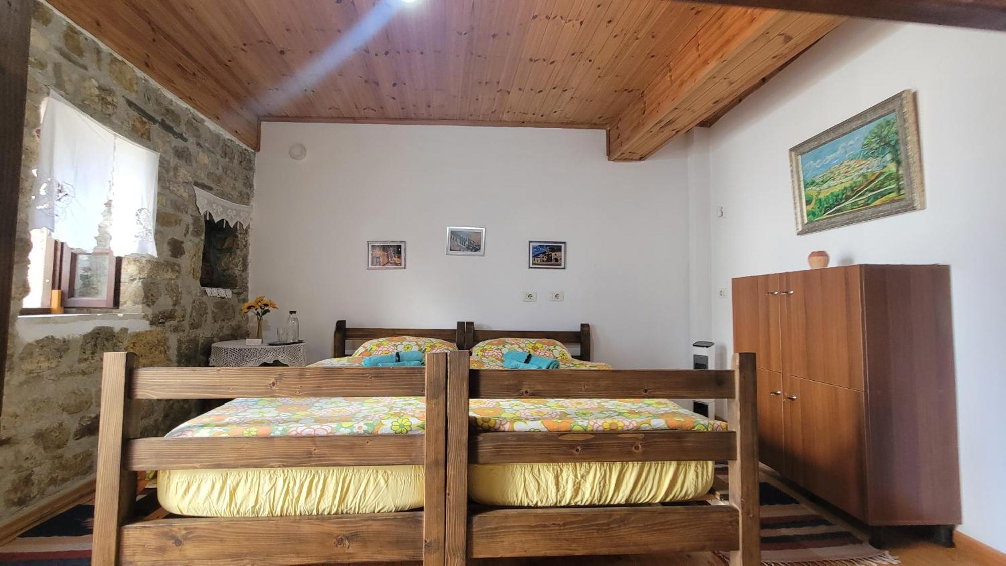 Guest House Mangalem Berat Eksteriør billede