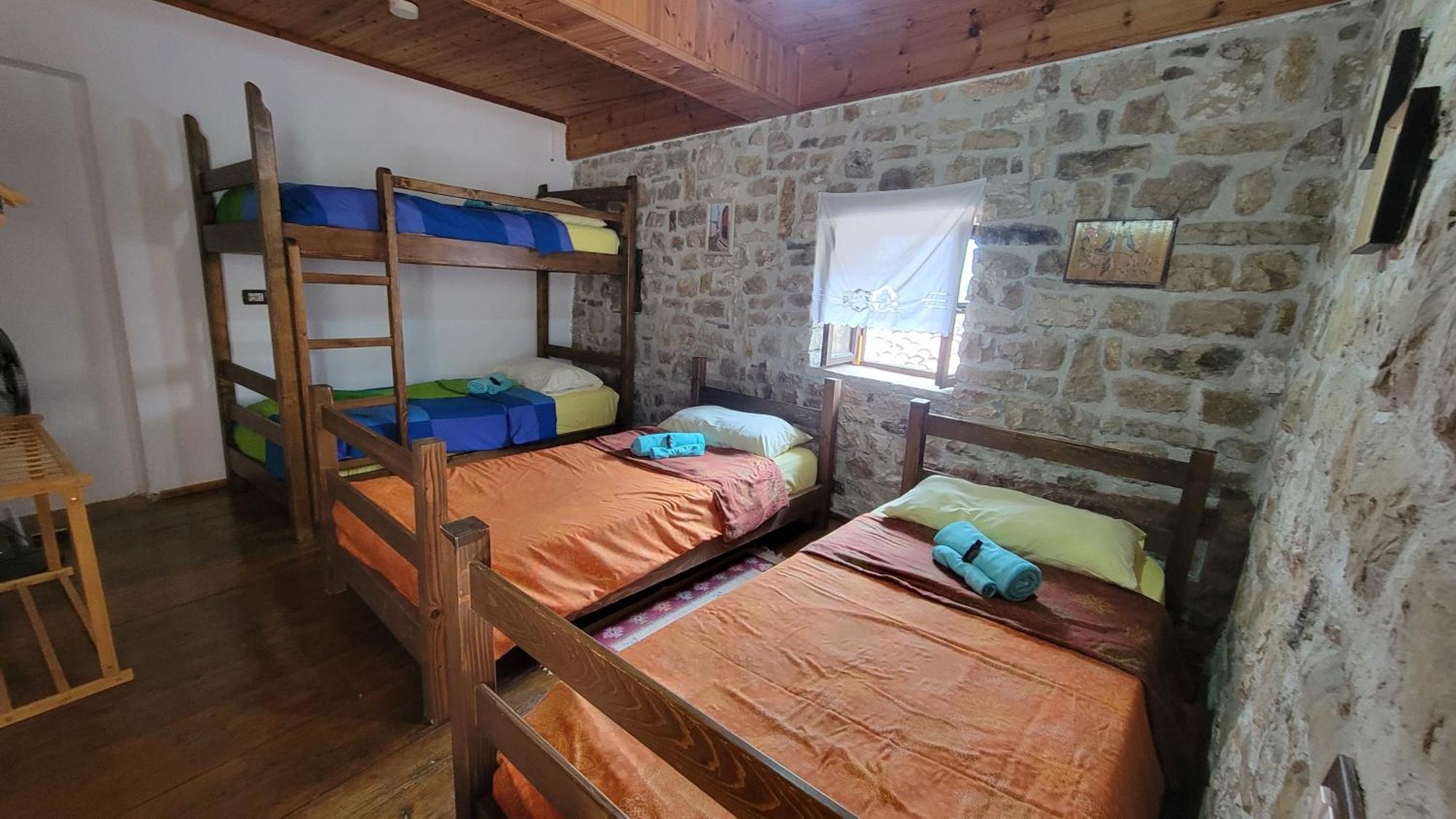 Guest House Mangalem Berat Eksteriør billede