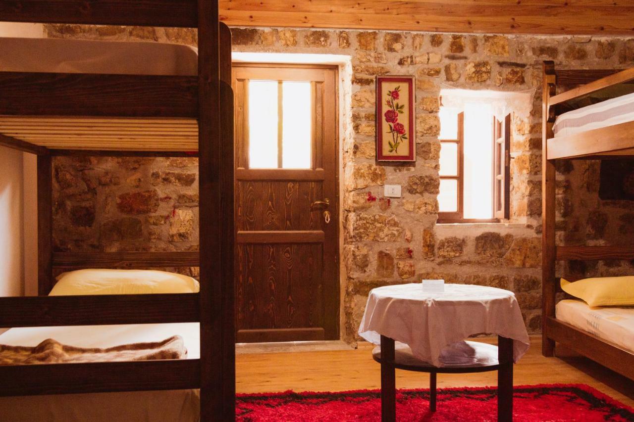 Guest House Mangalem Berat Eksteriør billede